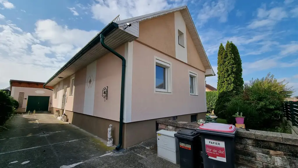 Gepflegtes Einfamilienhaus mit Pool und Garten in St. Georgen
