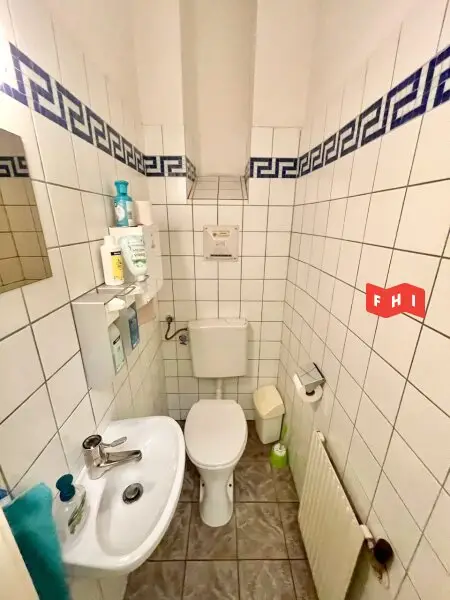 Gepflegtes 4 Zimmer Altbau-Büro-Praxis Nähe Wattgasse/Hernalser Hauptstraße