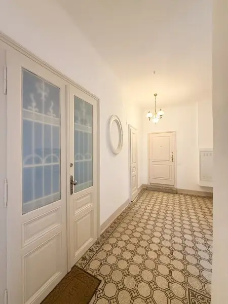 3-Zimmer-Altbauwohnung mit Flügeltüren in 1040 Wien – kein Aufzug