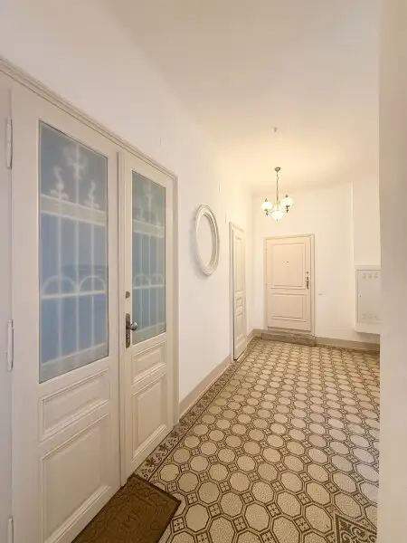 3-Zimmer-Altbauwohnung mit Flügeltüren in 1040 Wien – kein Aufzug
