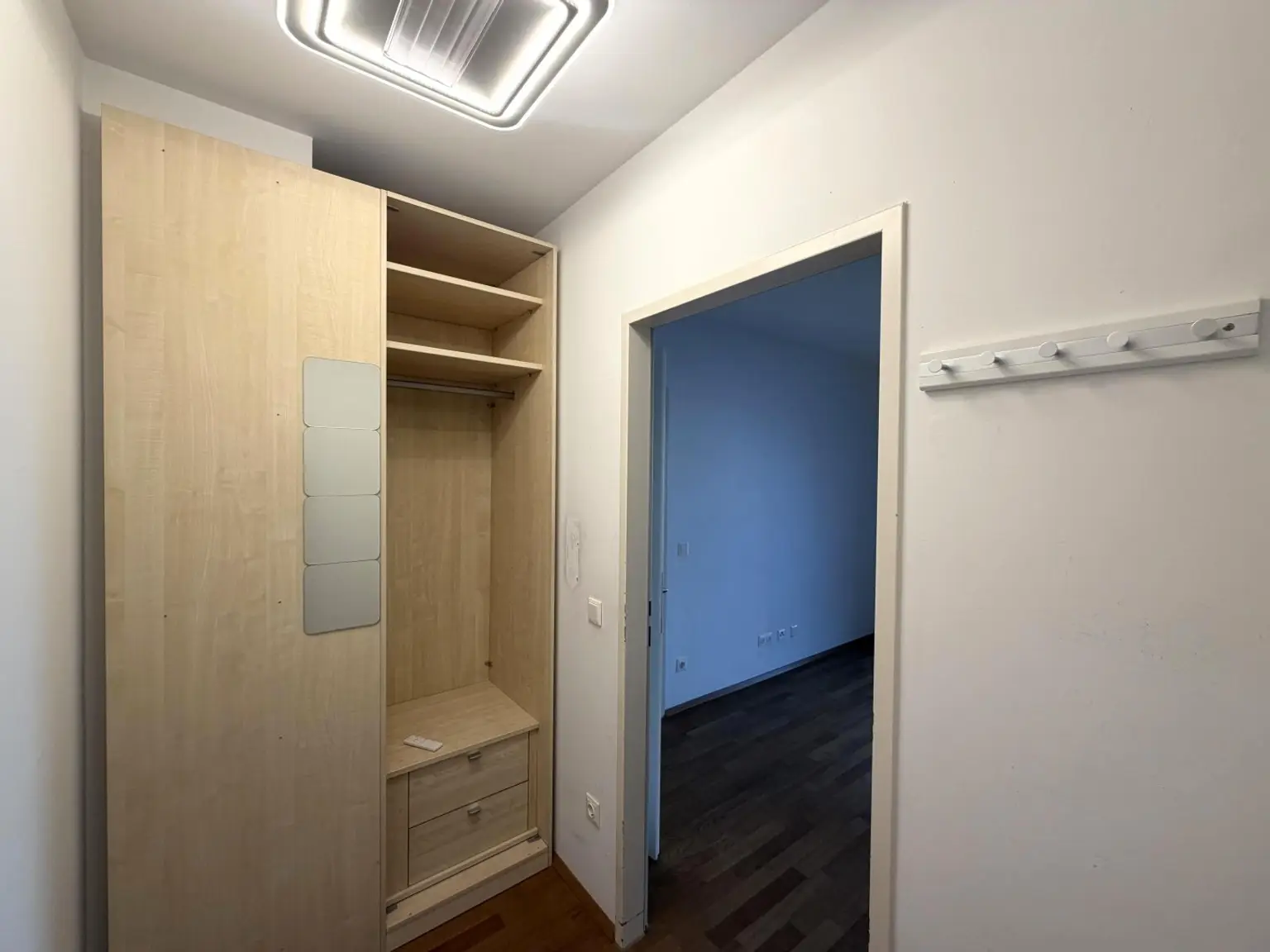 angeschlossene Garderobe