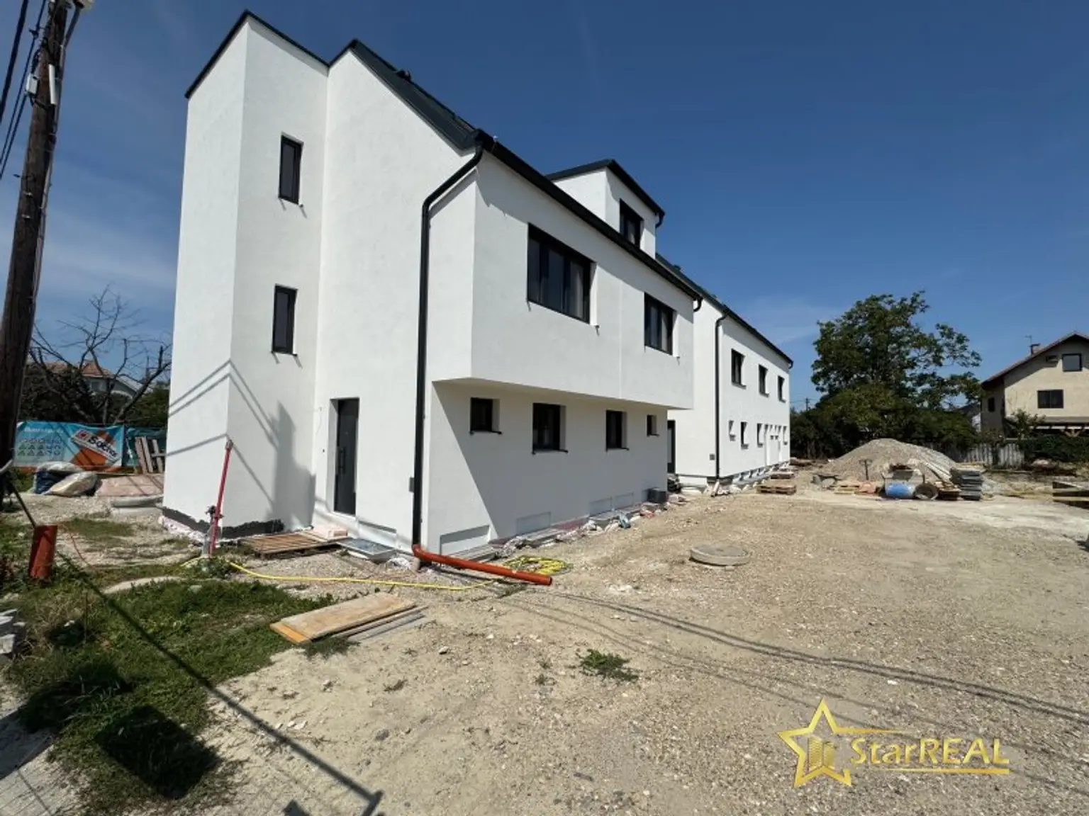 ÜBERGABE IM OKTOBER. LETZTE 2 HÄUSER! ZIEGEL-NEUBAU MIT PV-ANLAGE, KELLER UND TOP- AUSSTATTUNG! PROVISIONSFREI für den Käufer.