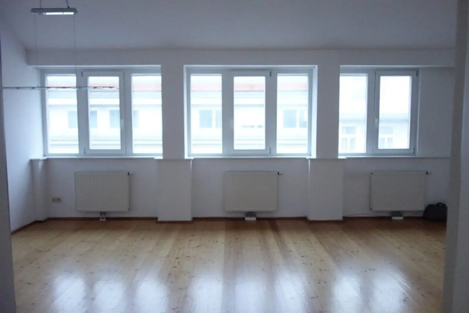 Charmante 64,70m2 DACHWOHNUNG mit 5,42 m2 Terrasse - Nähe U3