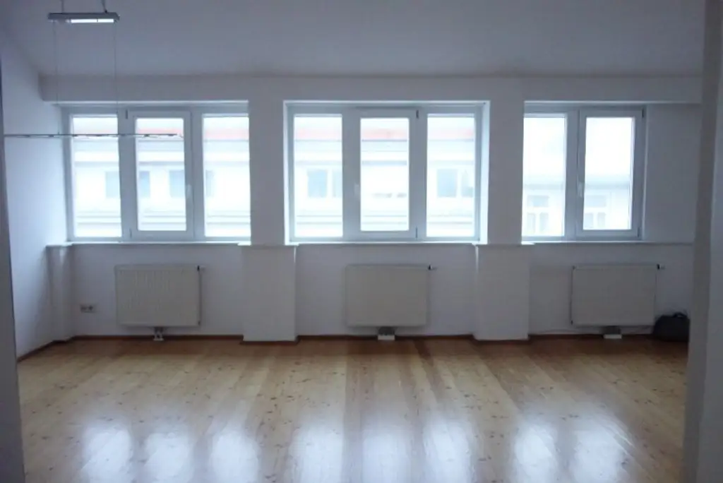 Charmante 64,70m2 DACHWOHNUNG mit 5,42 m2 Terrasse - Nähe U3