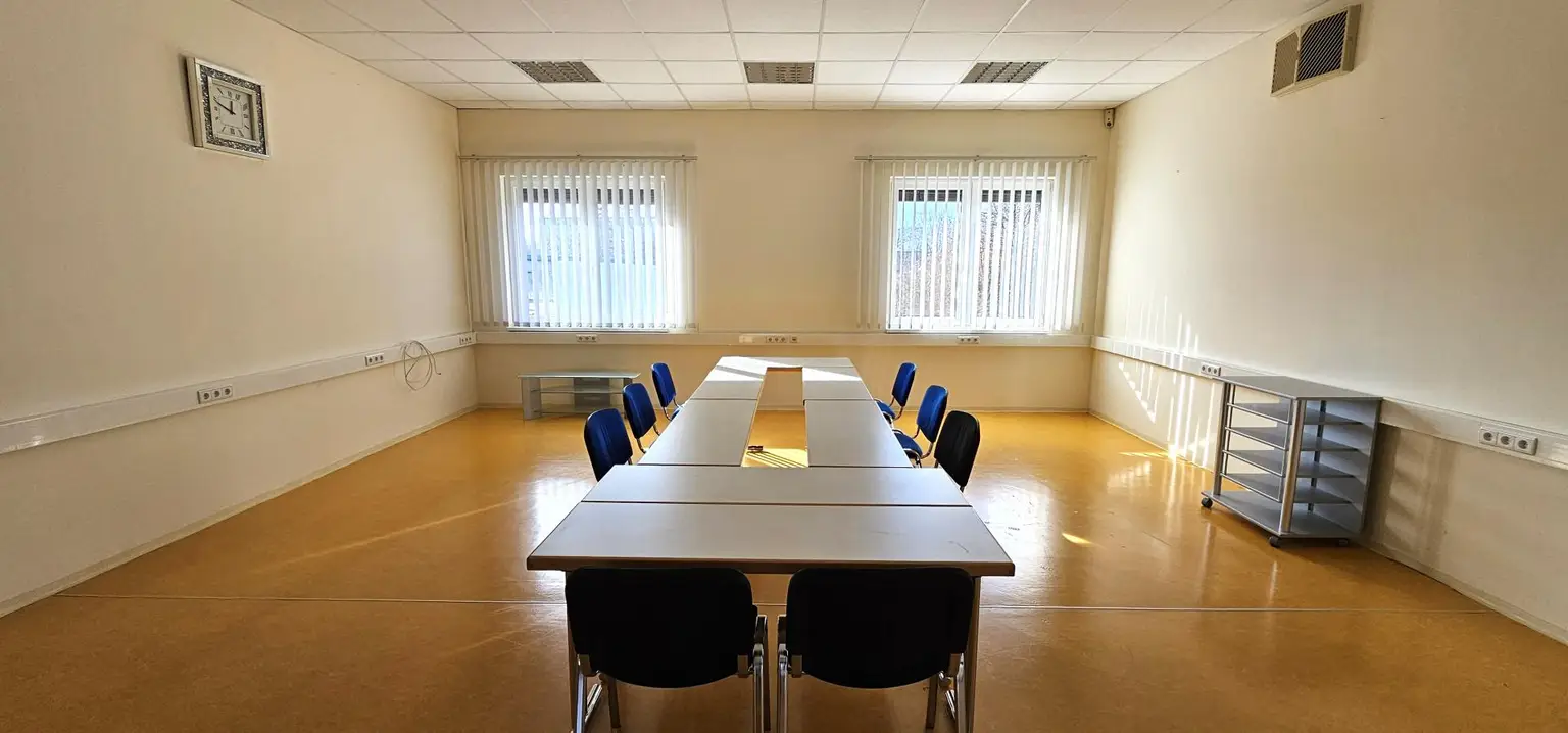 Modernes Bürohaus mit flexibel gestaltbaren Großraumbüros im Industriepark St. Veit