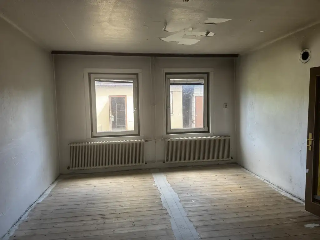 Perfektes Anlageobjekt mit 4 Wohneinheiten + 370 m² Garten in Wr. Neustadt! ausgezeichnete Vermietbarkeit!