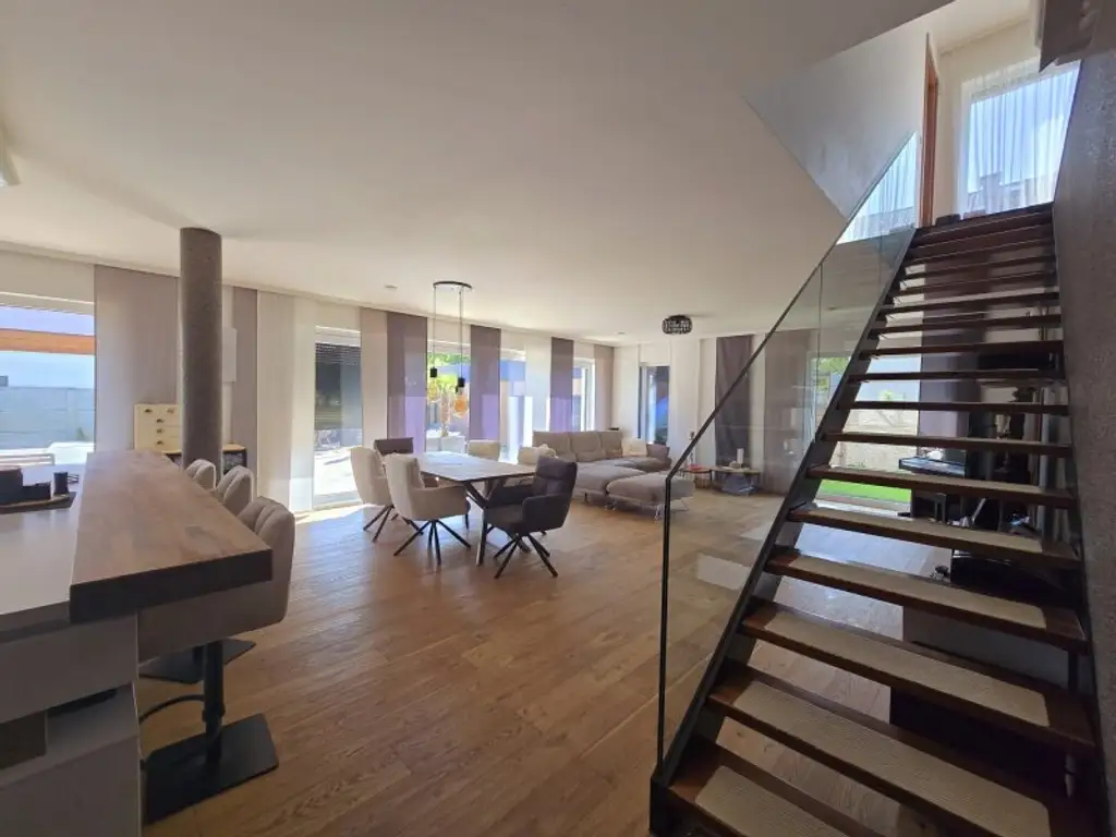 Traumhaft LUXURIÖS AUSGESSTATTETES SMART EFH in Leopoldsdorf: Wfl. 196m², 6 Zimmer, Balkon & Terrasse! + PHOTOVOLTAIK ANLAGE mit STROMSPEICHER + beheizter POOL  + GARAGE + GRILLPLATZ +