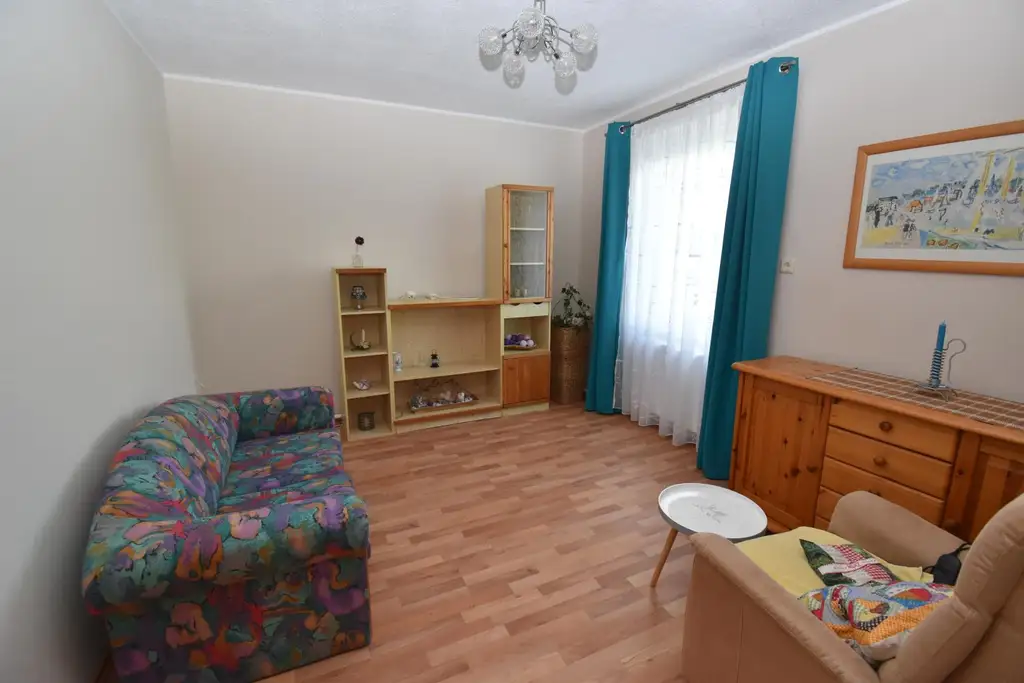 Zweifamilienhaus in ländlicher Alleinlage mit landw. Grundfläche