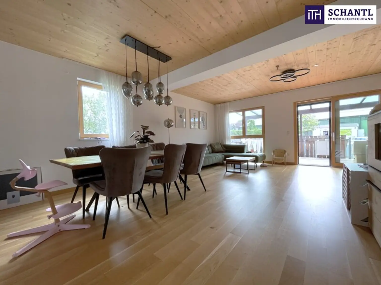 Familienfreundliches Wohnen mit Stil: Sonniges Haus mit Keller, großem Garten, Carport und exklusiver Ausstattung im begehrten Perchtoldsdorf!