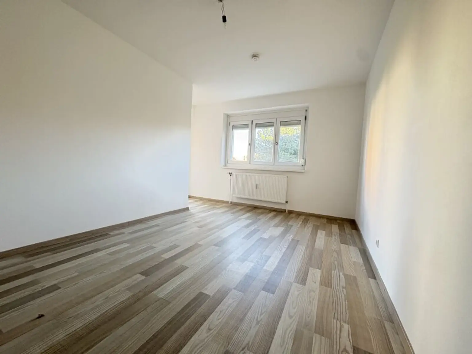 Gepflegte 2-Zimmer Wohnung mit Loggia -Traisenparknähe