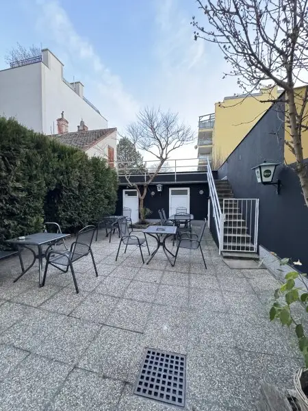 Anlagepaket mit 5 Geschäftslokale & 1 Wohnung – stabile Mieteinnahmen – attraktive Rendite 5,25%