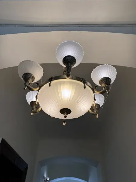 Leeres Zinshaus mit baubewilligtem Dachausbau im 2. Bezirk – Top Investment