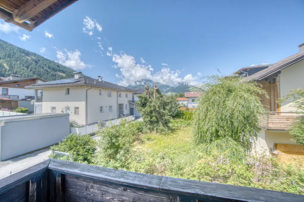 Neuer Preis - Ruhig gelegenes Haus mit zwei separaten Wohnungen