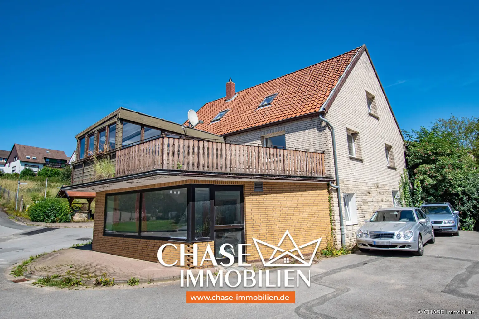 Außen seitlich rechts - Bodenansicht