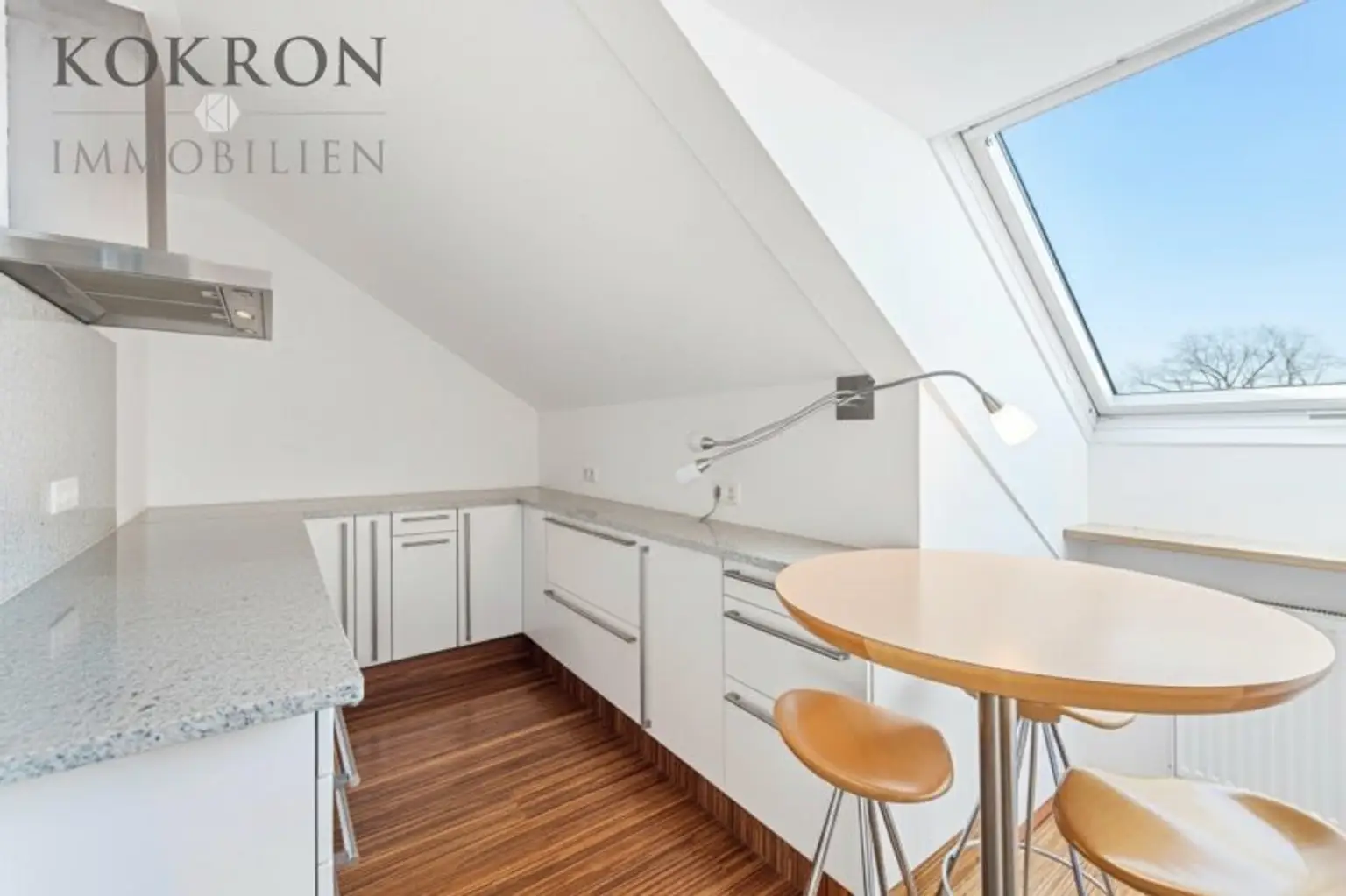 Maisonette aus 2 zusammengelegten Wohnungen mit Tiergartenblick + 2 Garagenplätze