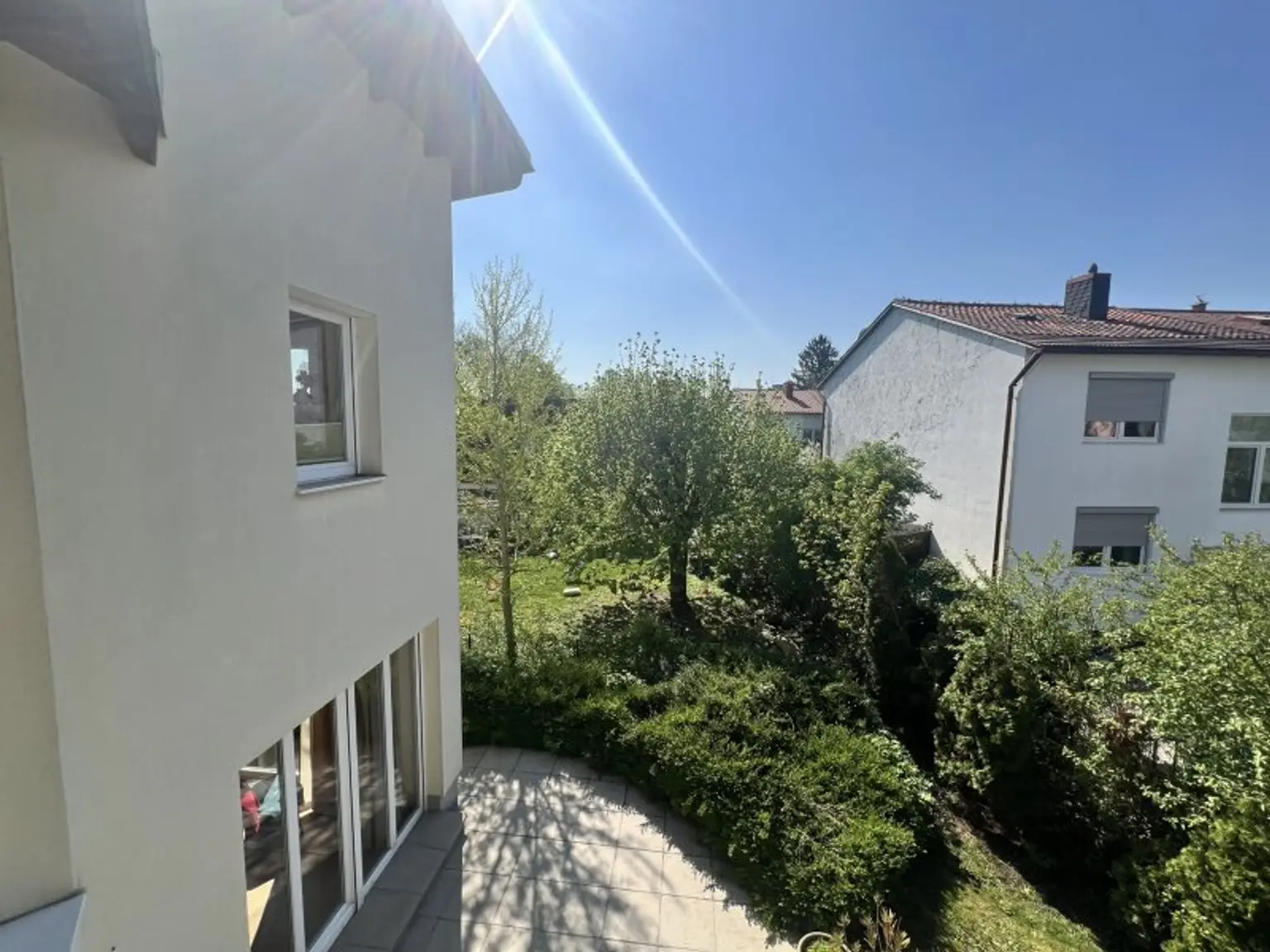 Moderne, zentrumsnahe Familienvilla mit großem Garten in gefragter Grünruhelage (!)