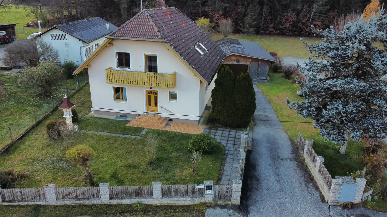 Gepflegtes Haus mit großem Grundstück in Pudlach!