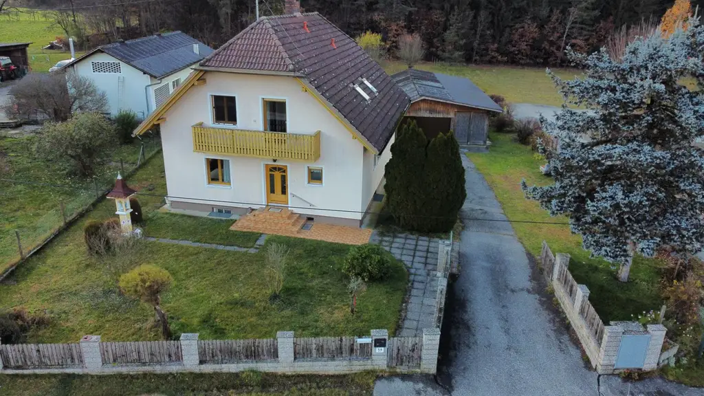 Gepflegtes Haus mit großem Grundstück in Pudlach!