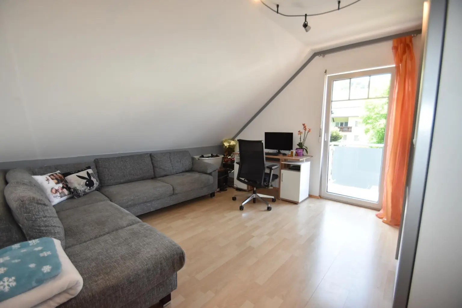 Schönes Wohnhaus (Baurechtsgrund) mit vielseitigem Garten!