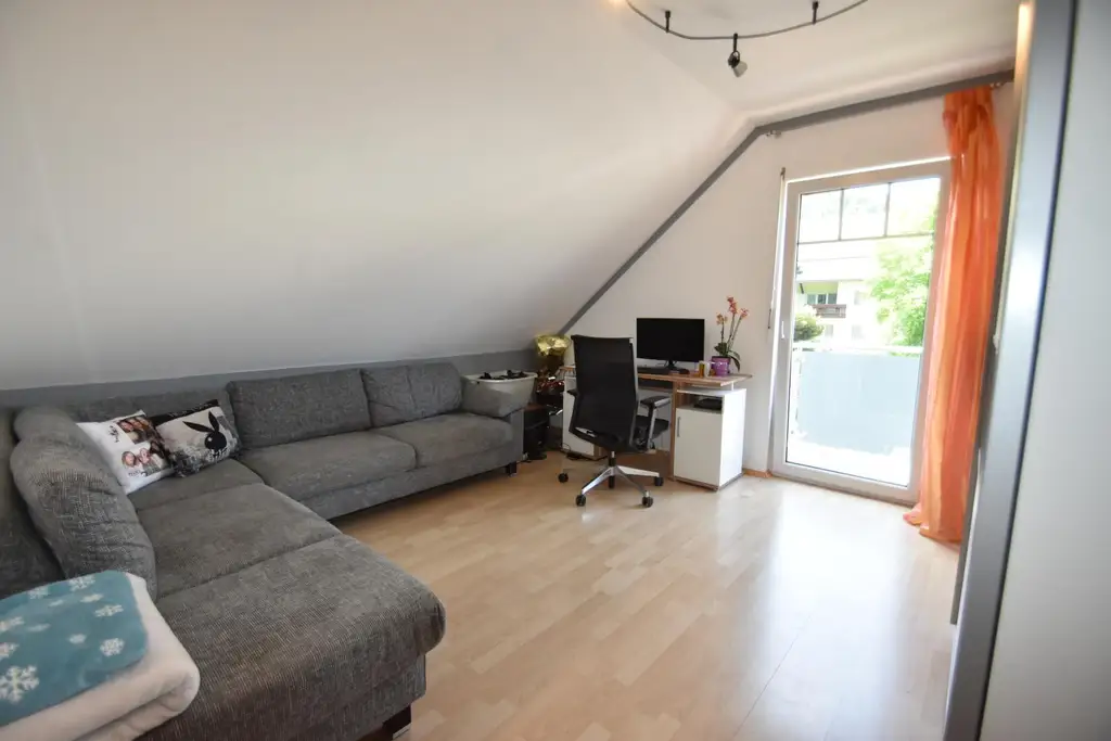 Schönes Wohnhaus (Baurechtsgrund) mit vielseitigem Garten!