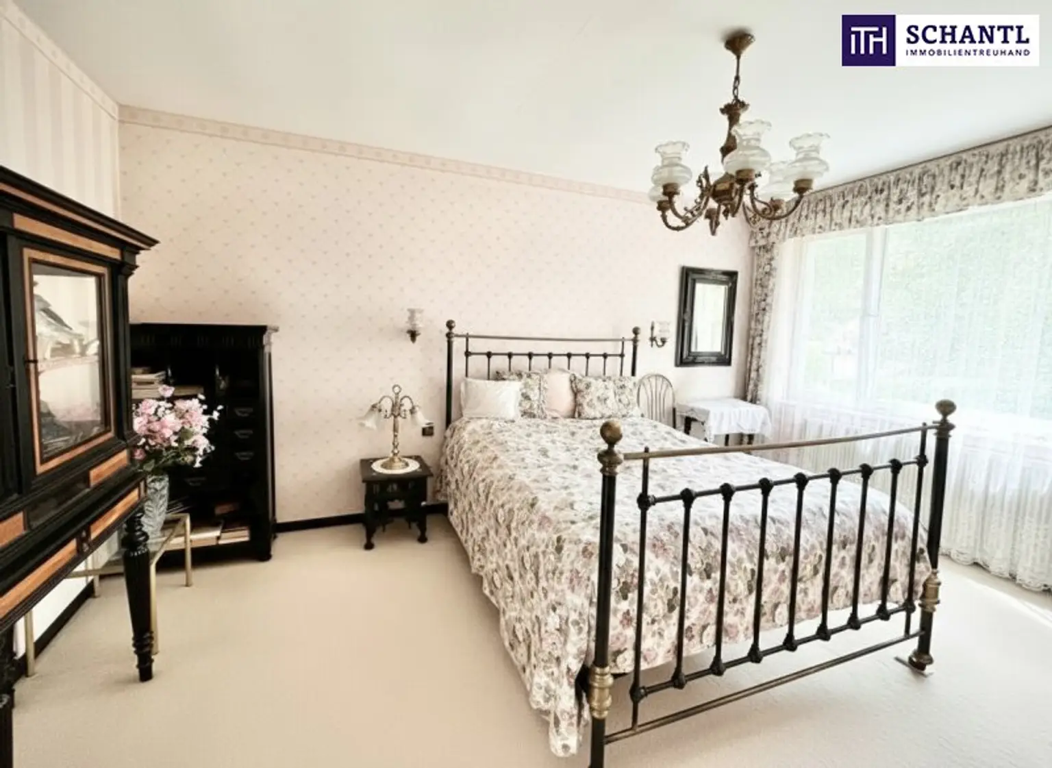 **Exklusive Landhausvilla in Pötzleinsdorf** ++ eigener Pool ++ Sauna ++ Fitnessraum ++ großer blühender Garten  ++ Garage ++ Terrasse ++ direkt beim Pötzleinsdorfer Schlosspark ++