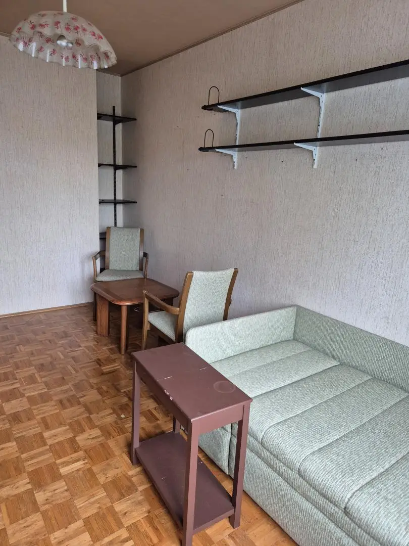 Renovierungsbedürftige 4 Zimmer Wohnung mit Loggia