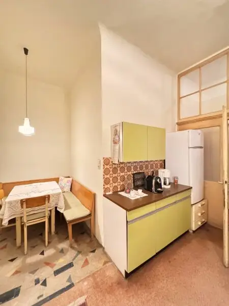 ++NEU++ Wohnungspaket! Seltene Gelegenheit: ZWEI nebeneinanderliegende Stilaltbauwohnungen nahe Park – unbefristet vermietet!  Prächtige Liegenschaft beim Ebner-Eschenbach-Park!
