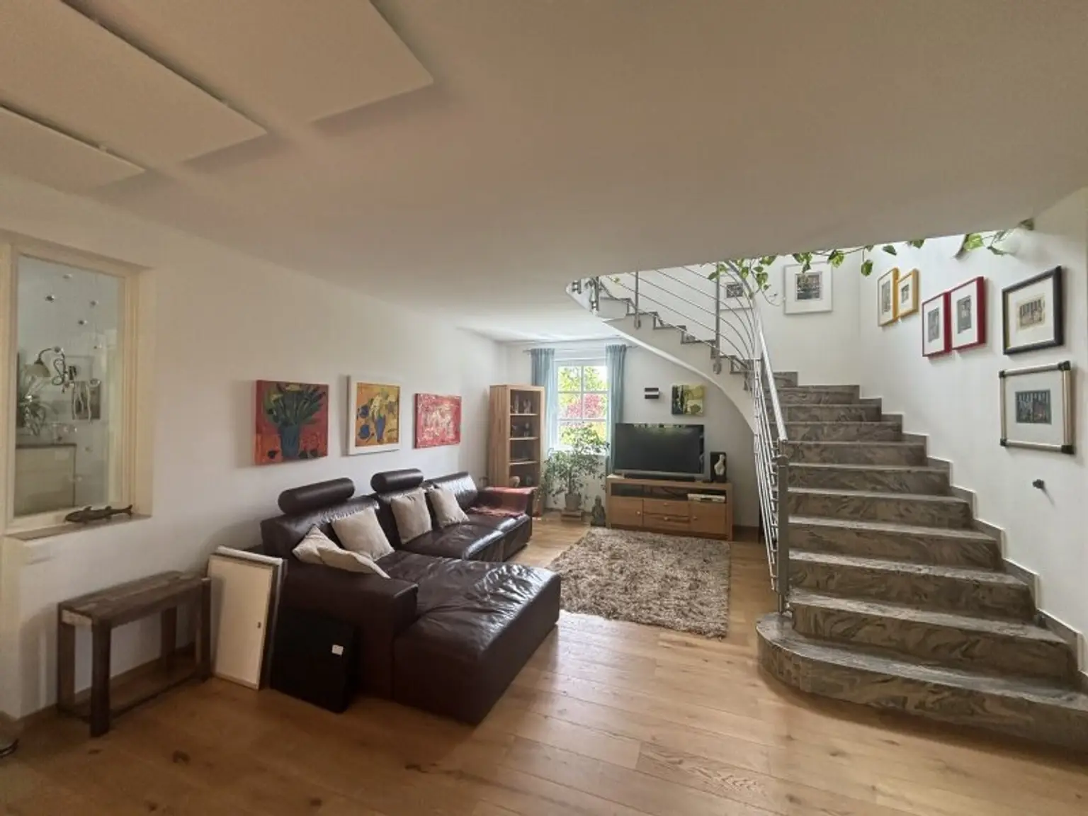 Luxus und Wohlbefinden - Traumvilla mit uneinsehbarem Garten in Grünlage