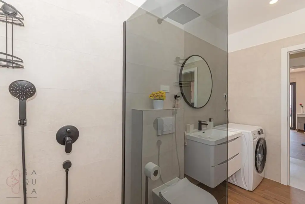 Modernes Wohndomizil mit Stil – Halbvilla mit Pool in Vodice
