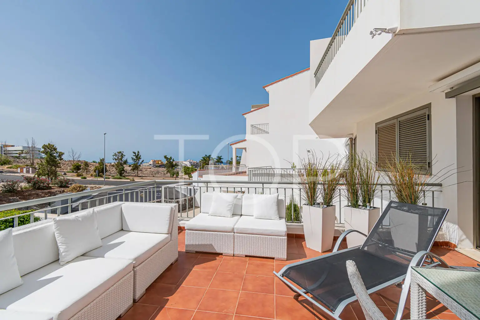 Apartamento de tres dormitorios en alquiler en La Caleta