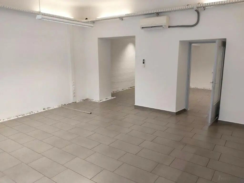 Vielseitige Geschäftsräumlichkeiten in der Leonhardstraße für Ärzte/Therapeuten, Verkauf, Büro zu vermieten!