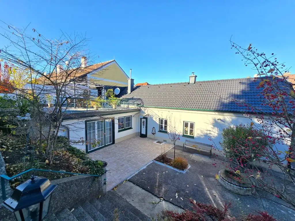 *** TOP SANIERTES HAUS IN ZENTRUMS-LAGE *** KACHELÖFEN *** TERRASSEN *** uvm....