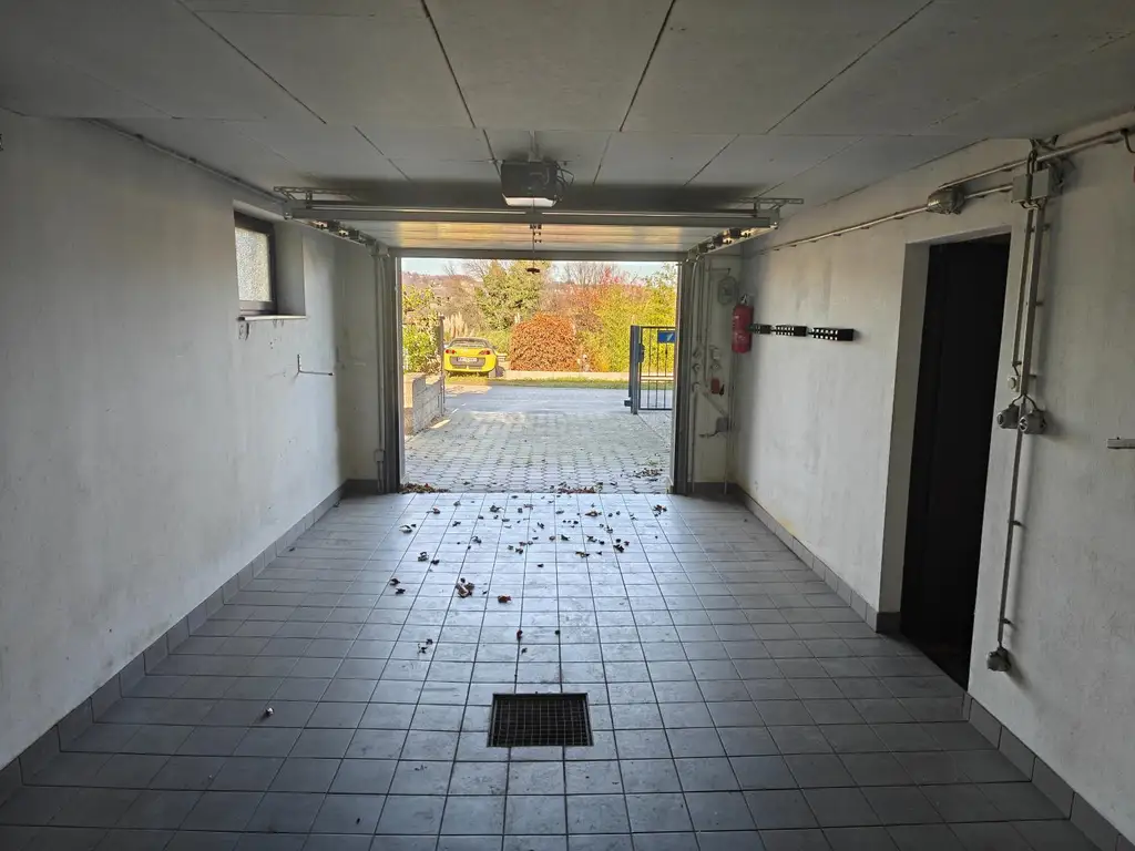 ca. 160m² NFL | Einfamilienhaus im Grünen | große Garage & Keller | Renovierungsbedarf