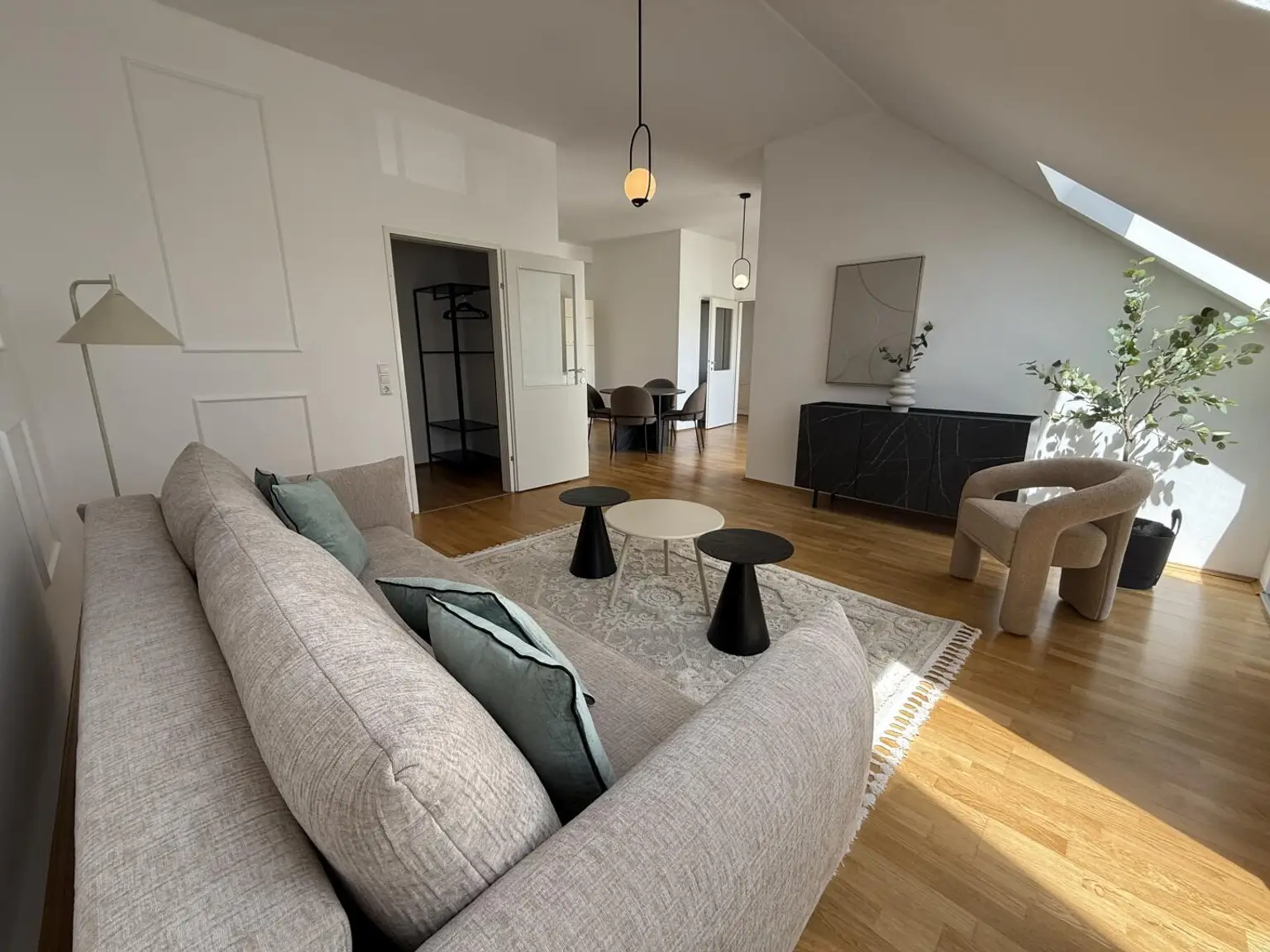 Exklusive Dachgeschoss-Wohnung in Top-Lage mit Terrasse und Schlossbergblick!  ++Videorundgang++