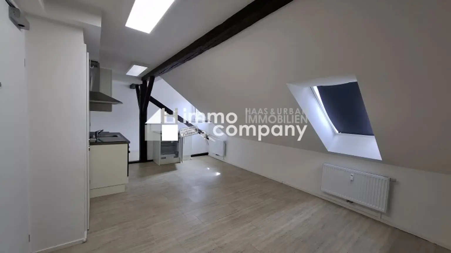 Charmante 1-Zimmer-Dachgeschosswohnung mit Einbauküche in Wildon