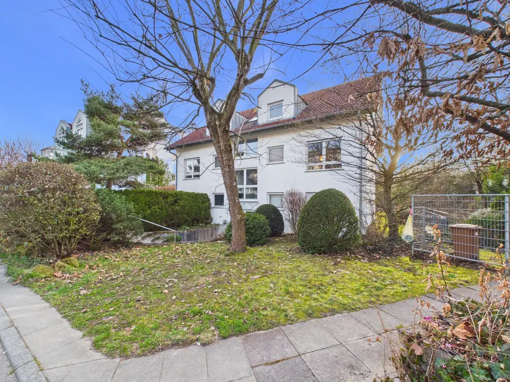 Helle, attraktive 3-Zimmer-Wohnung mit 2 Balkonen und 2 TG-Stellplätzen in Toplage von S-Vaihingen.