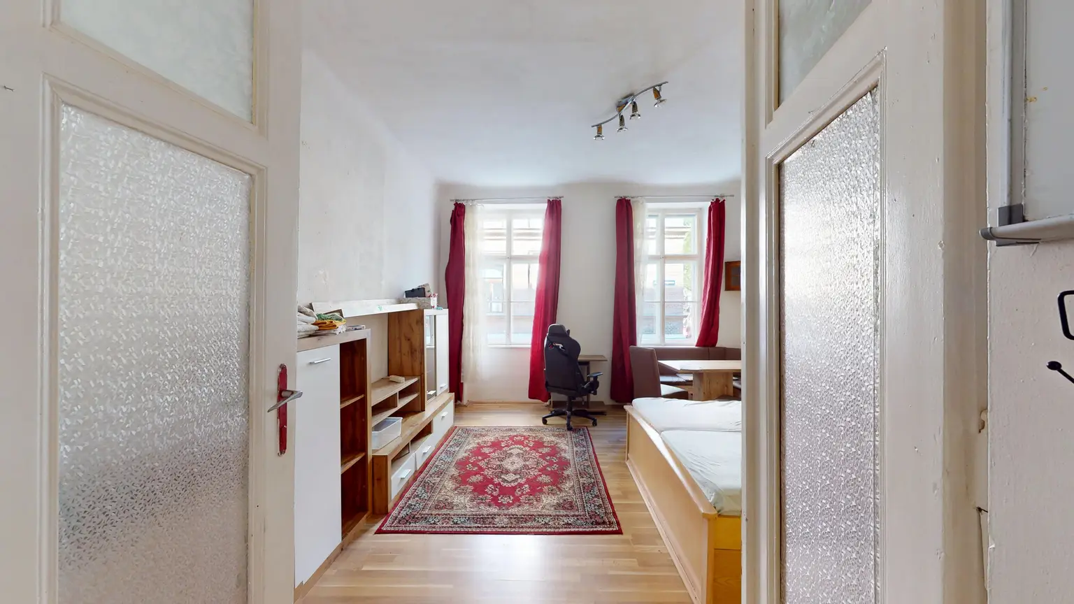 Sanierungsbedürftige Altbauwohnung I Kolonitzplatz