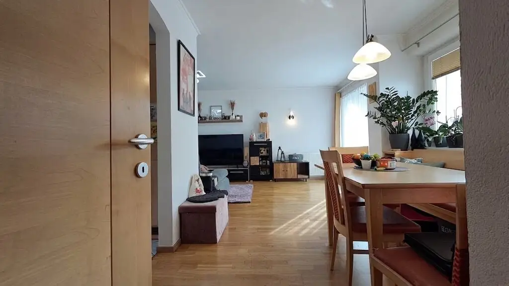 Exklusives Wohnerlebnis in Pfunds: Charmante Terrassenwohnung mit Penthouse-Charakter