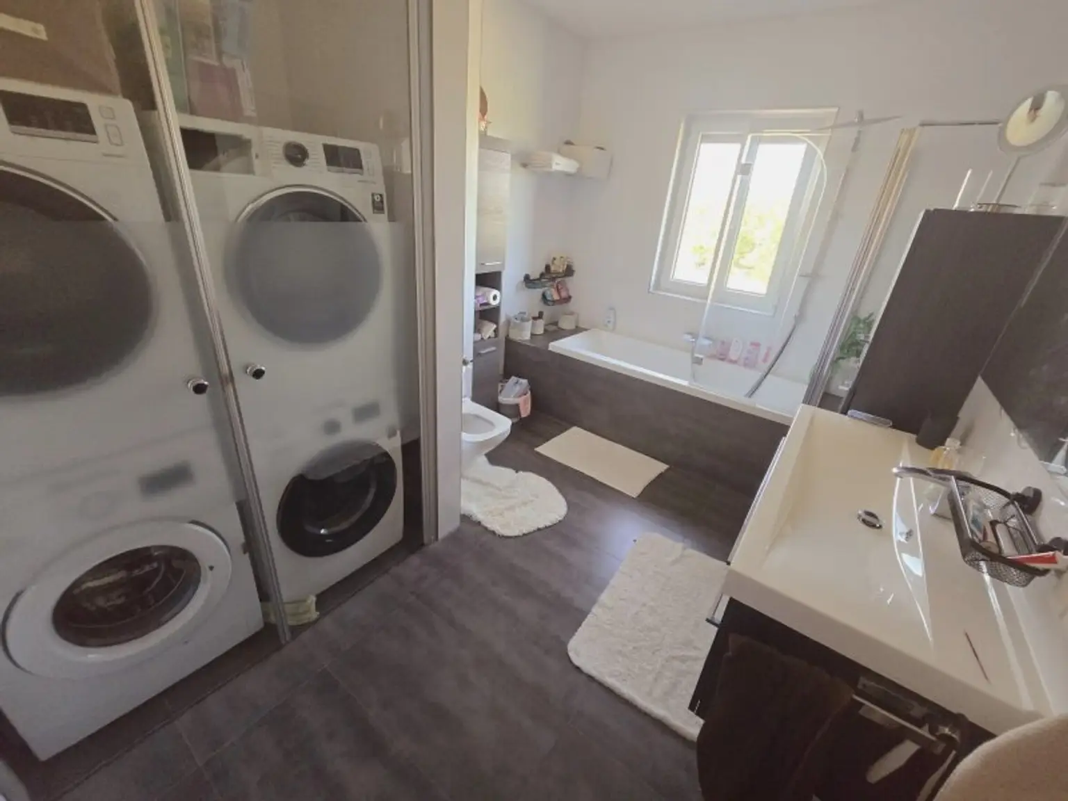 Traumhaft LUXURIÖS AUSGESSTATTETES SMART EFH in Leopoldsdorf: Wfl. 196m², 6 Zimmer, Balkon & Terrasse! + PHOTOVOLTAIK ANLAGE mit STROMSPEICHER + beheizter POOL  + GARAGE + GRILLPLATZ +
