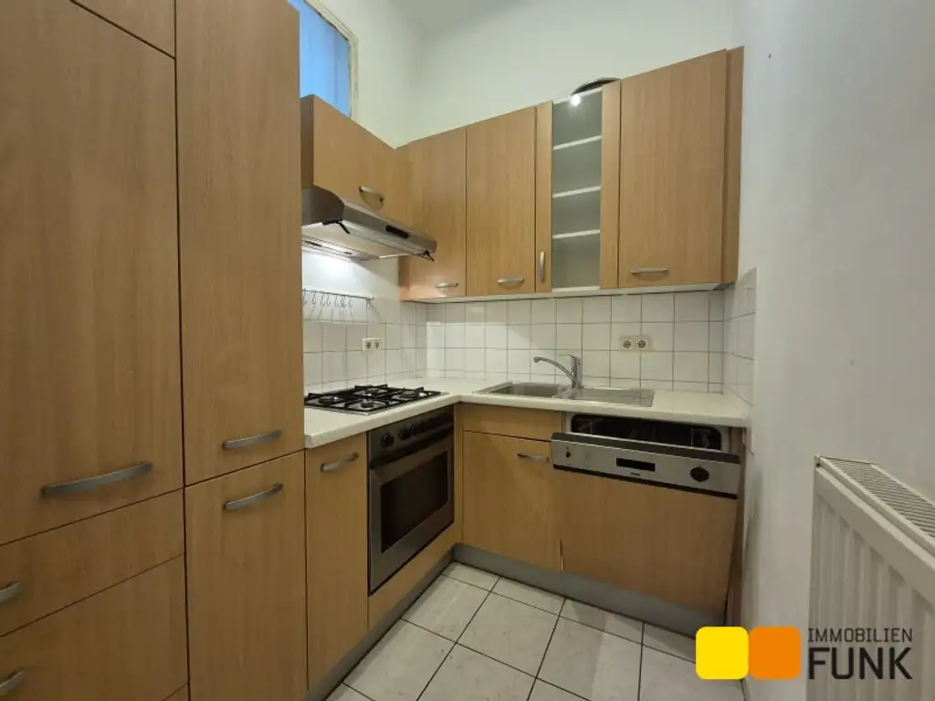 Sanierungsobjekt, 2 Zimmer in guter Lage