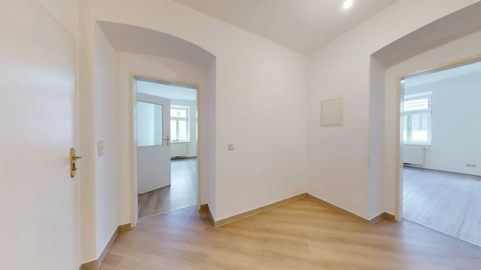 Modernisierte Altbauperle mit 3 Zimmern – In unmittelbarer Nähe zum Meiselmarkt!