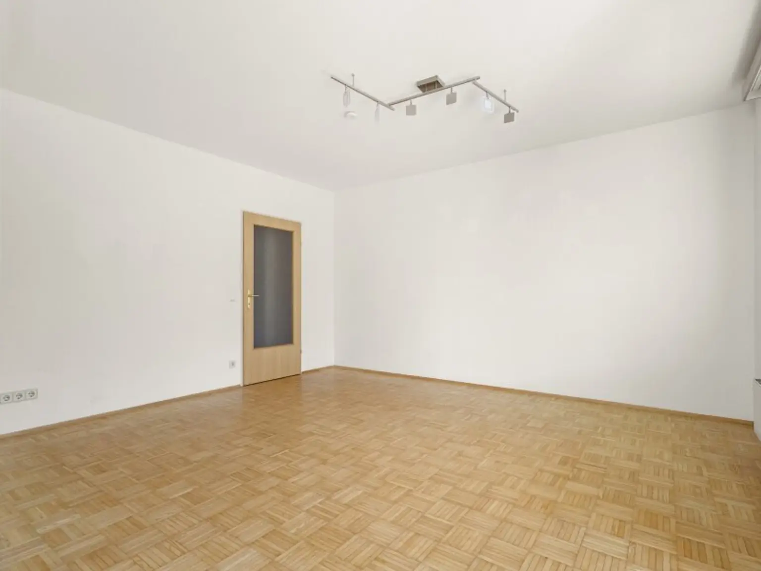 Schöne und teilmöblierte 2 Zimmer Wohnung 65m² mit Westloggia und Tiefgarage in Viktring - Rekabachweg