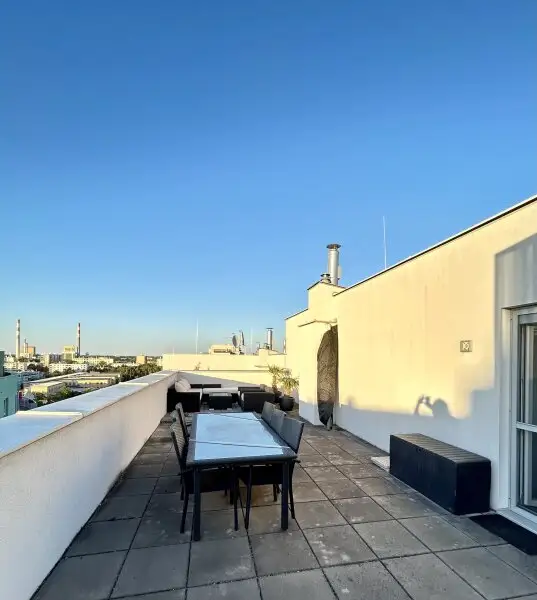 Einzigartige Dachgeschosswohnung mit Traum-Ausblick auf den Kahlenberg!