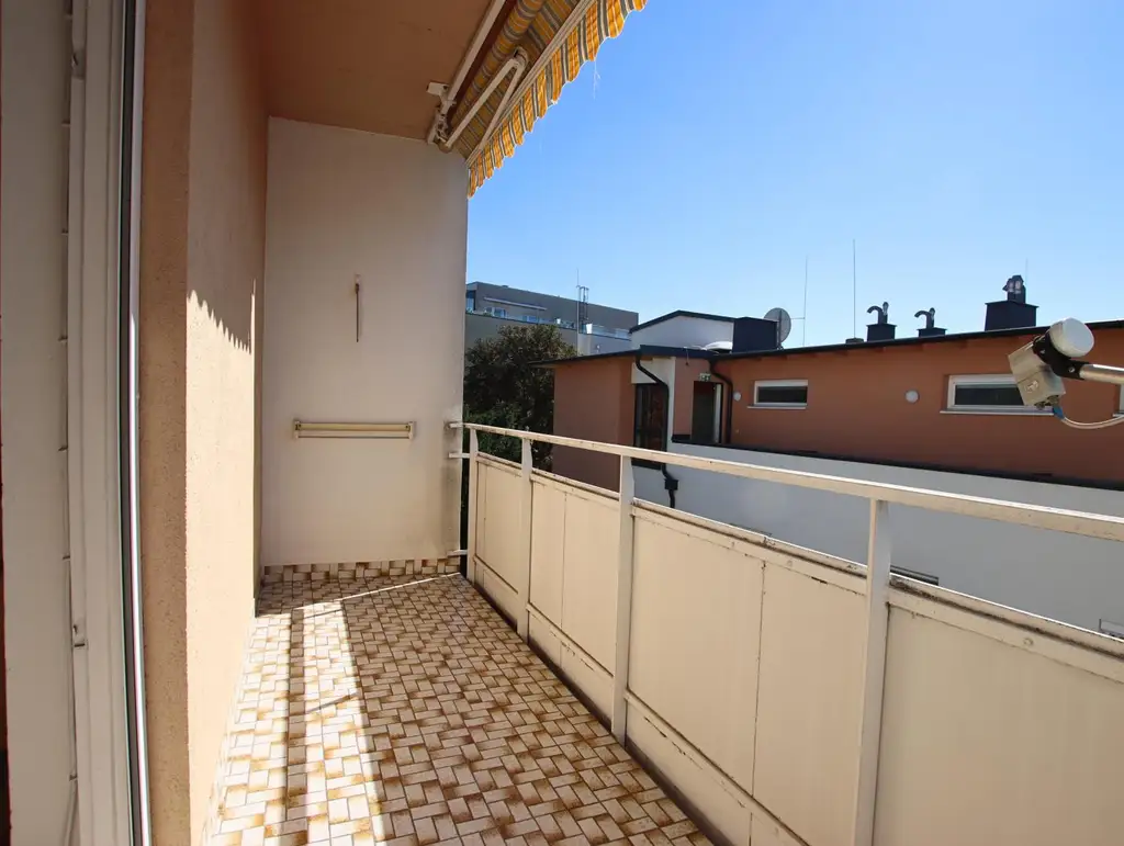 NEUER PREIS! 3 Zimmer Wohnung im Stadtzentrum mit Potential zu kaufen!