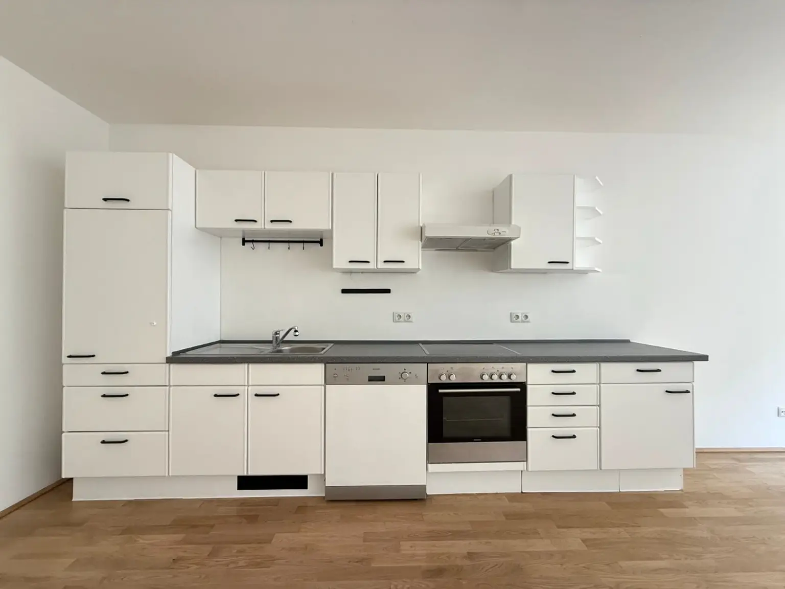 Sonnendeck-Terrasse im Innenhof, schön aufgeteilte 2-Zimmer Neubauwohnung