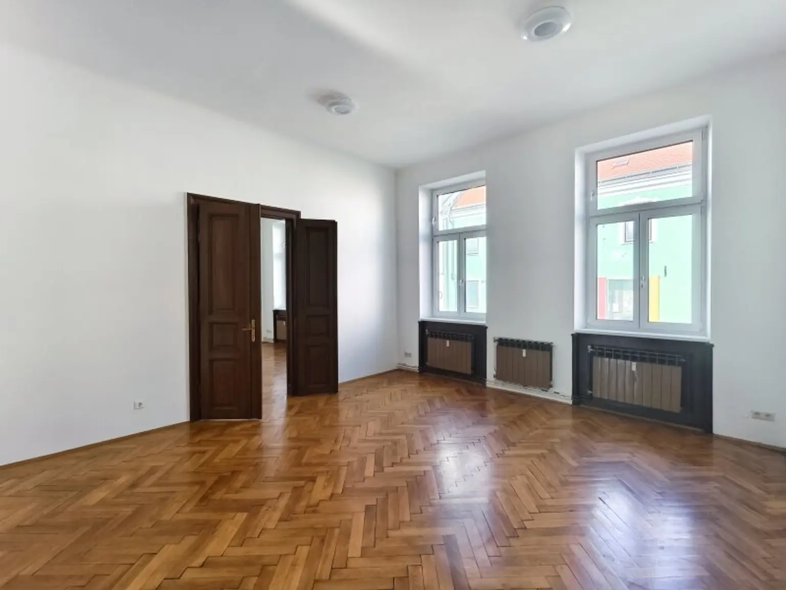 drittes großes Zimmer straßenseitig
