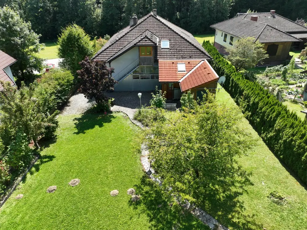 Besichtigungstag 11. September, nur mit Voranmeldung möglich!- Mehrfamilienhaus mit großzügigen Garten