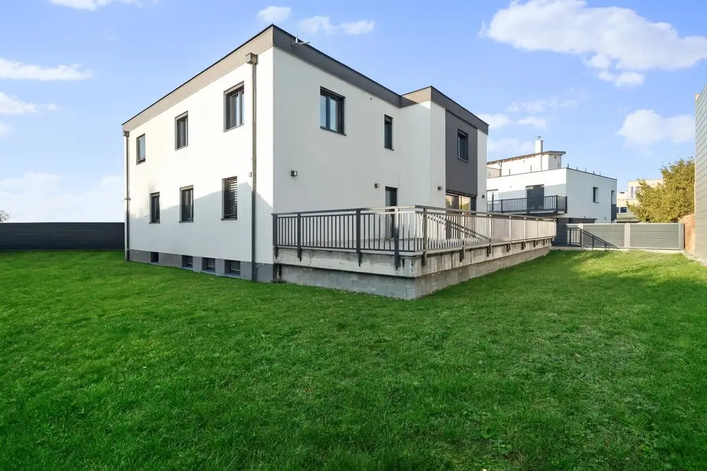 "Exklusives Einfamilienhaus in Mannswörth – Luxus, Komfort und Lebensfreude unter einem Dach"