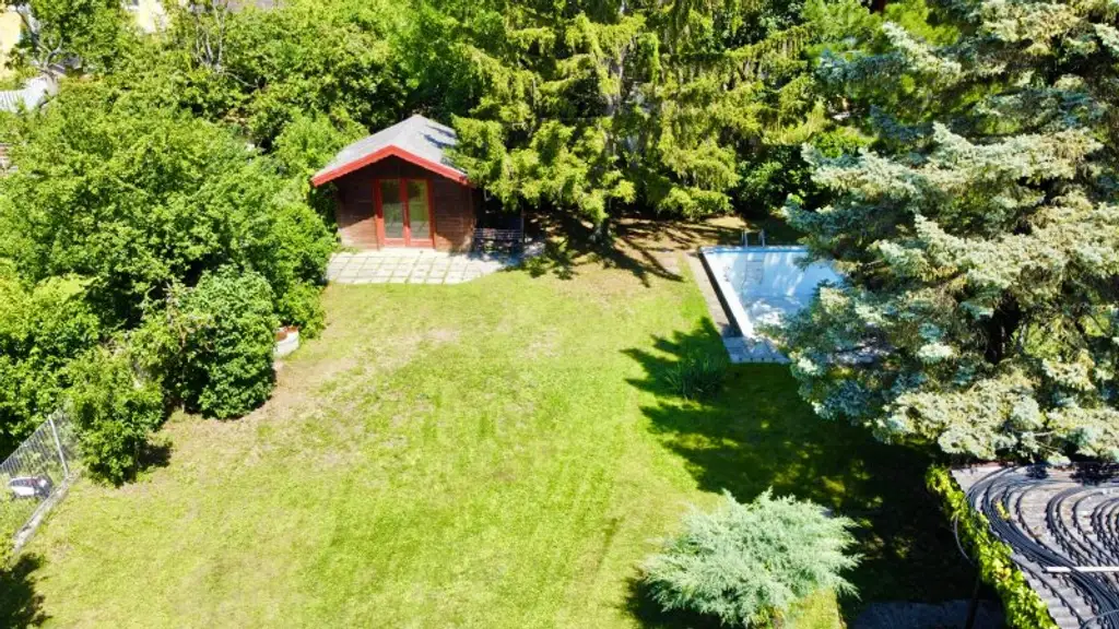 Bemerkenswertes Einfamilienhaus mit viel Entwicklungsmöglichkeit | Pool | Sauna | großer Garten
