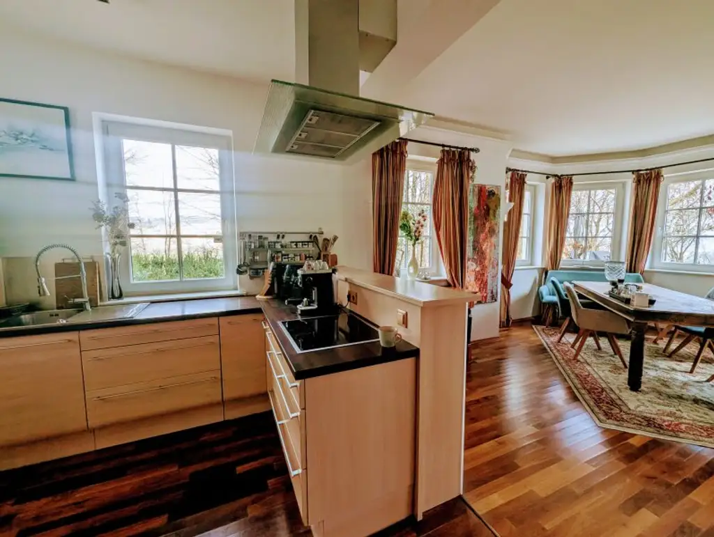 Wunderschöne Villa mit Pool und weitläufigem Grundstück, Nähe Pressbaum